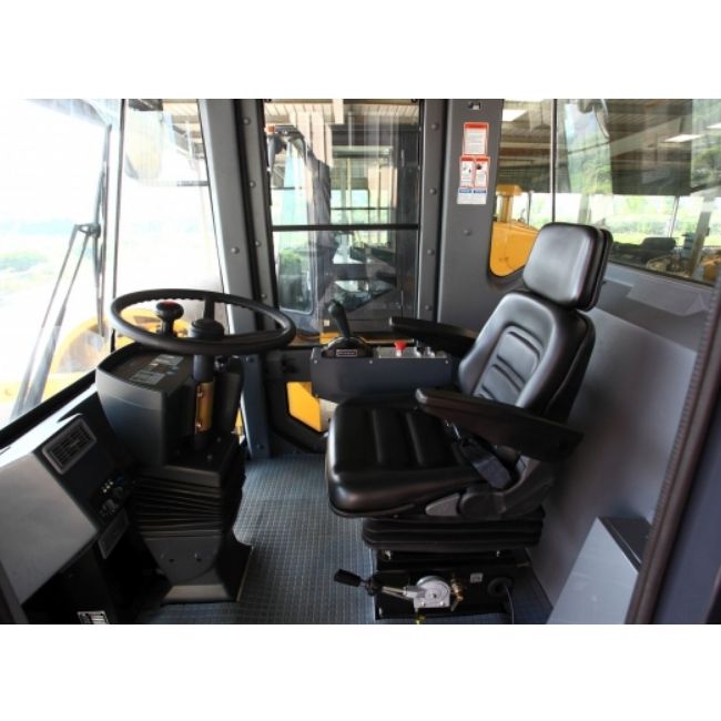 Каток LiuGong CLG612H (место оператора)