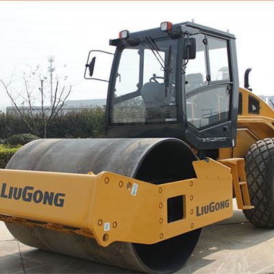 Каток грунтовый одновальцовый LiuGong CLG6126E 190 л. с.