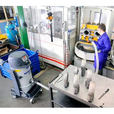 Промышленный пылесос Nilfisk T30S L100 с баком емкостью 100 литров
