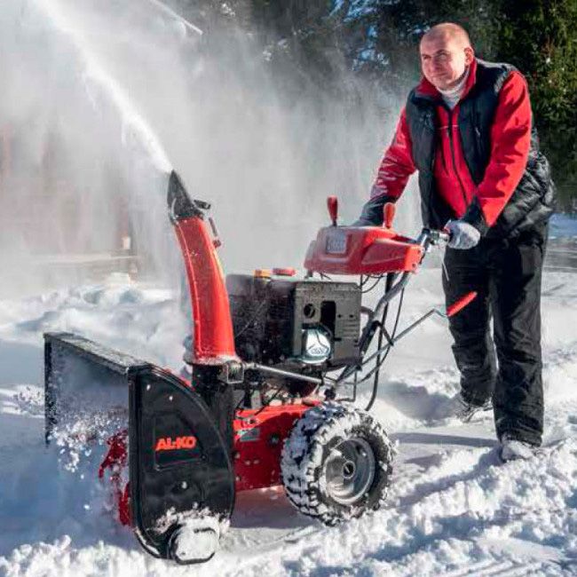 Двухступенчатый самоходный снегоуборщик AL-KO SnowLine 620 E III