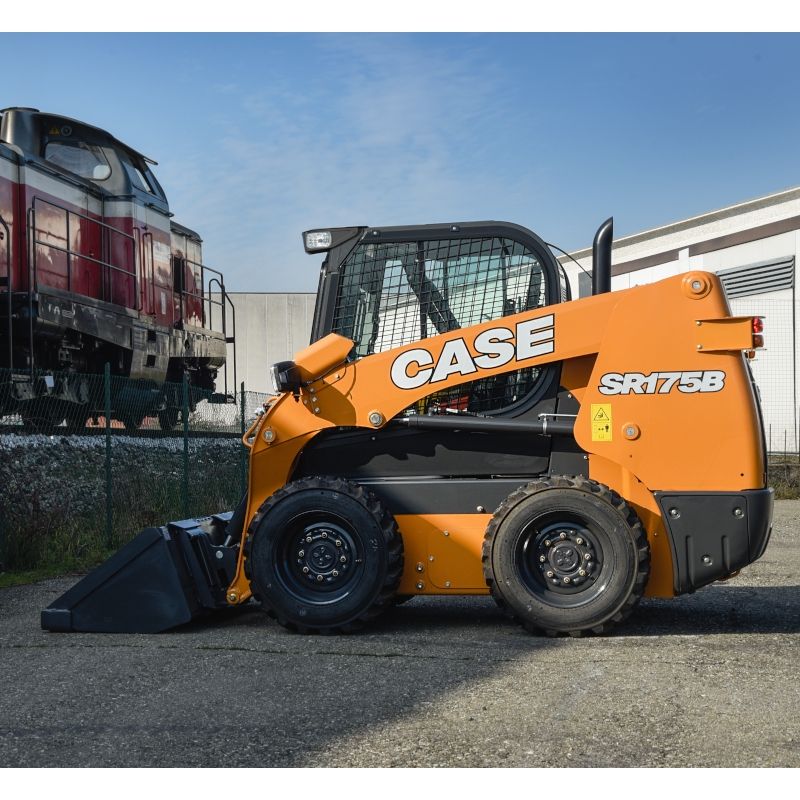 Колесный мини-погрузчик CASE SR175B
