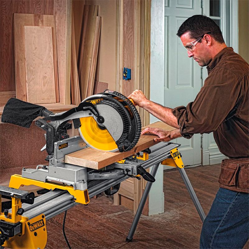 Пила торцовочная DeWalt DWS715 Применение