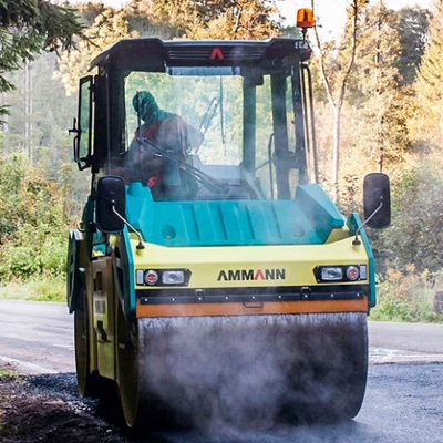Каток тандемный Ammann ARX 90 (на рабочем объекте)