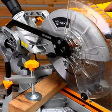 Торцовочная пила DEKO DKMS2200-255 Laser фото 3